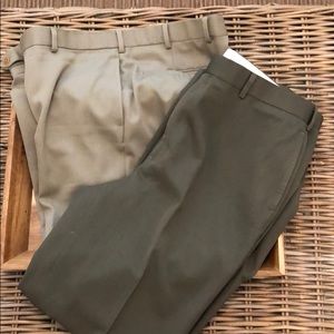 2 pairs of Men’s Brooks Brothers pants W38/L34